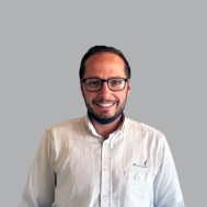 Matthias DELEMASURE - Fond gris - Couleur 1